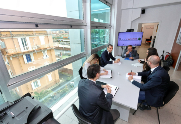 2026-buon-prestito-squadra-team-riunione-prestiti-pensione-personali-la-spezia-liguria-privati-dipendenti-statali-pubblici-pensionati